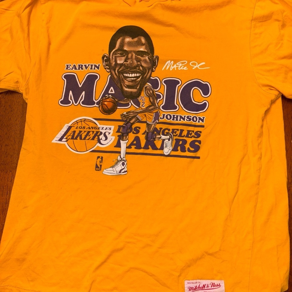 Mitchell & Ness Magic Johnson Lakers Graphic Tee large